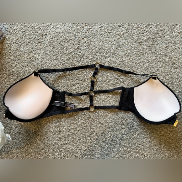 Sexy NWOT Victoria’s Secret Bombshell bra with gold hardware - Picture 6 of 8